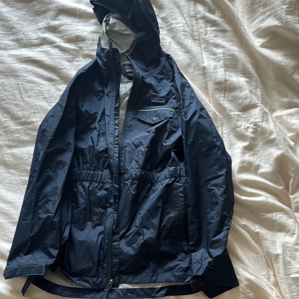 Patagonia Men's Dark Blue Raincoat